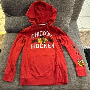 Woman’s Reebok Chicago blackhawks long sleeve shirt size medium.
